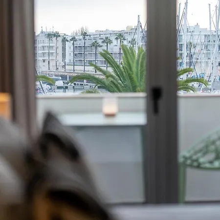 Captain's Quarters * Lagos